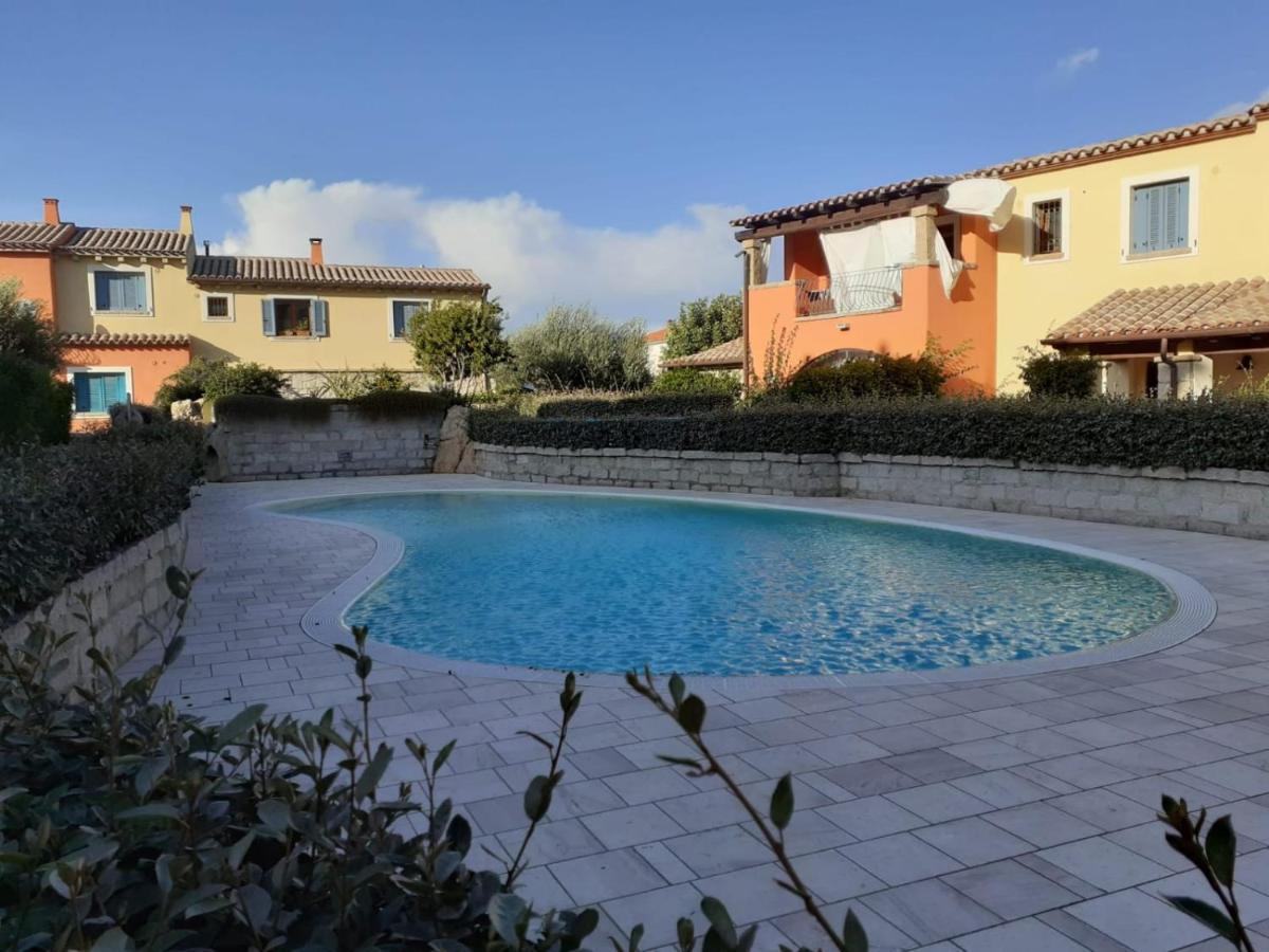 Le Residenze Del Mare Villa Porto San Paolo  Exterior photo